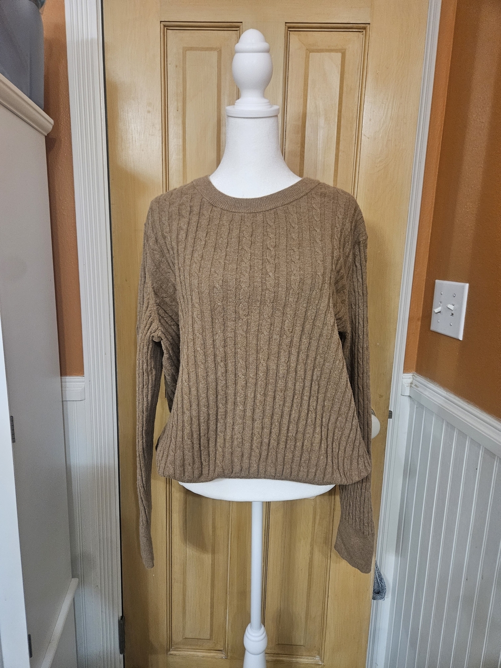 GAP Cable-Knit Crewneck Sweater in Camel Brown